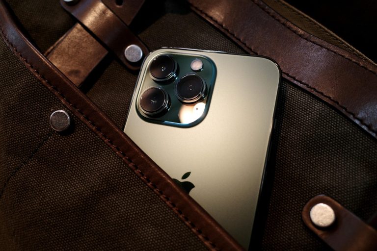 Trocar a bateria do iPhone usado compensa? Veja o que considerar antes